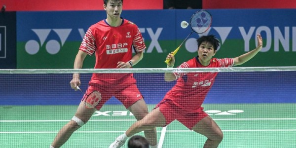 世界第1遭逆转！决胜局连丢8分葬送好局，凤凰组合1-2泰国王牌|苏皮萨拉|冯彦哲|德差波|黄东萍|马来西亚_新浪体育_新浪新闻