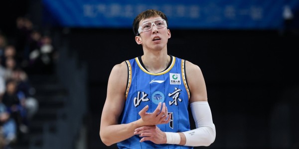 难救主！周琦4中4拿到13分10板 罚球8中5