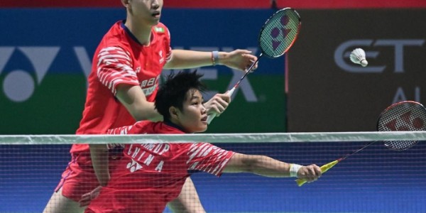 世界第1遭逆转！决胜局连丢8分葬送好局，凤凰组合1-2泰国王牌|苏皮萨拉|冯彦哲|德差波|黄东萍|马来西亚_新浪体育_新浪新闻