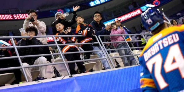 开云APP-顶级冰球联赛时隔六年重返上海，冰球热潮在中国能快速回升吗