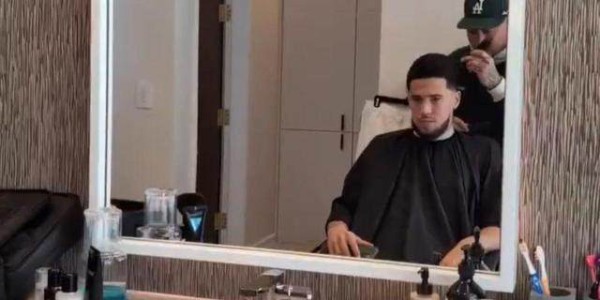 詹娜回追布克变三角恋？网红模特刚晒照宣示主权