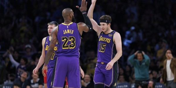 3首轮追字母+2.4亿续小里！队记曝湖人计划 詹姆斯时代真要结束了|吉安尼斯·安特托孔波|里夫斯|紫金军团|东契奇|洛杉矶湖人队_新浪体育_新浪新闻