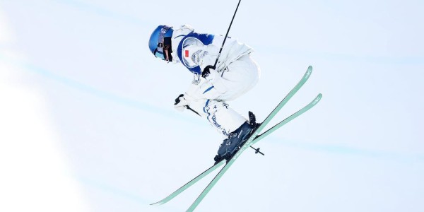 开云官网-完美收官！谷爱凌卫冕自由式滑雪U型场地金牌，李方慧夺银